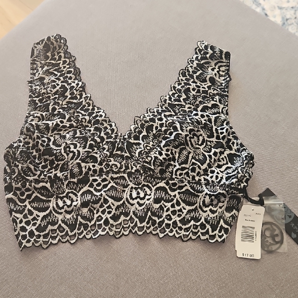 Lace Bralette in Black and White